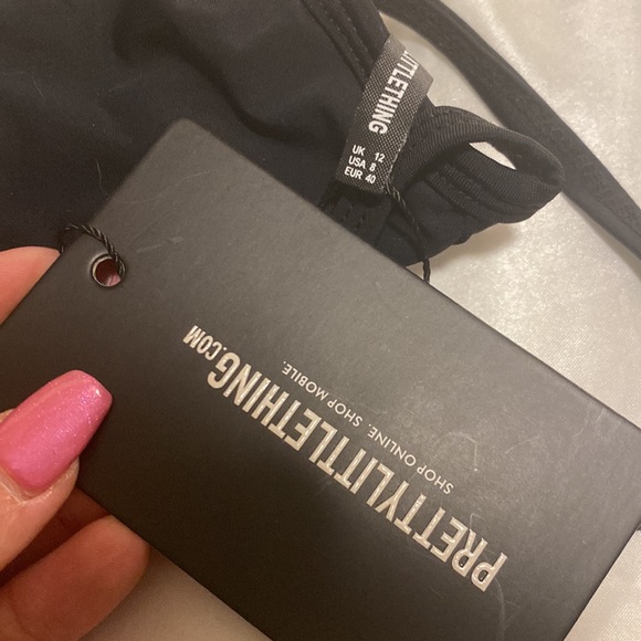 🦋2/$22 NWT PLT Black cleavage wire detail bikini top - Picture 5 of 5